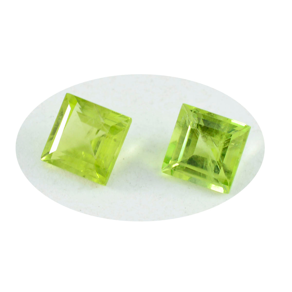 Riyogems 1 pièce péridot vert naturel à facettes 10x10mm forme carrée belle qualité gemme en vrac