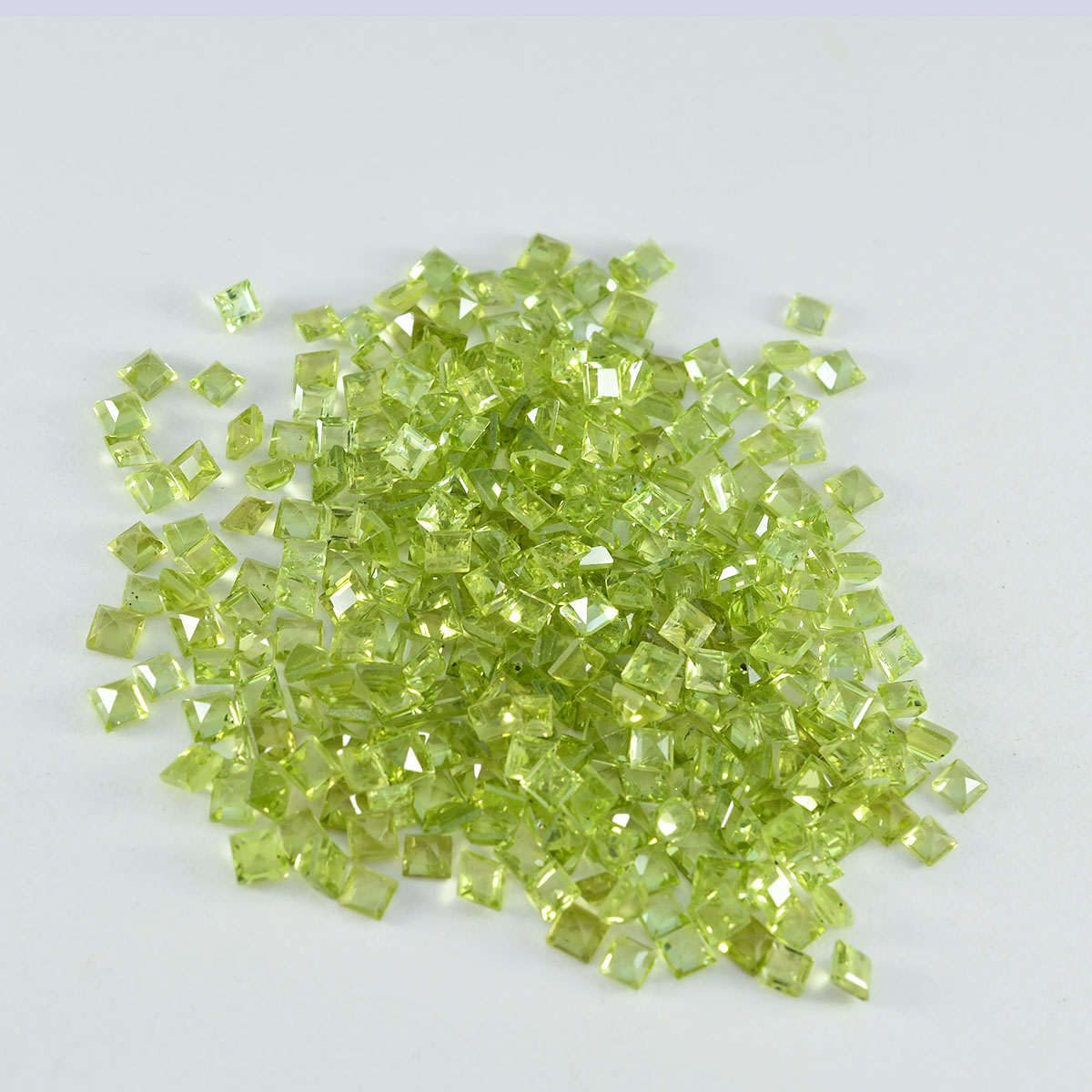 Riyogems, 1 pieza, peridoto verde auténtico facetado, 3x3mm, forma cuadrada, gemas sueltas de buena calidad