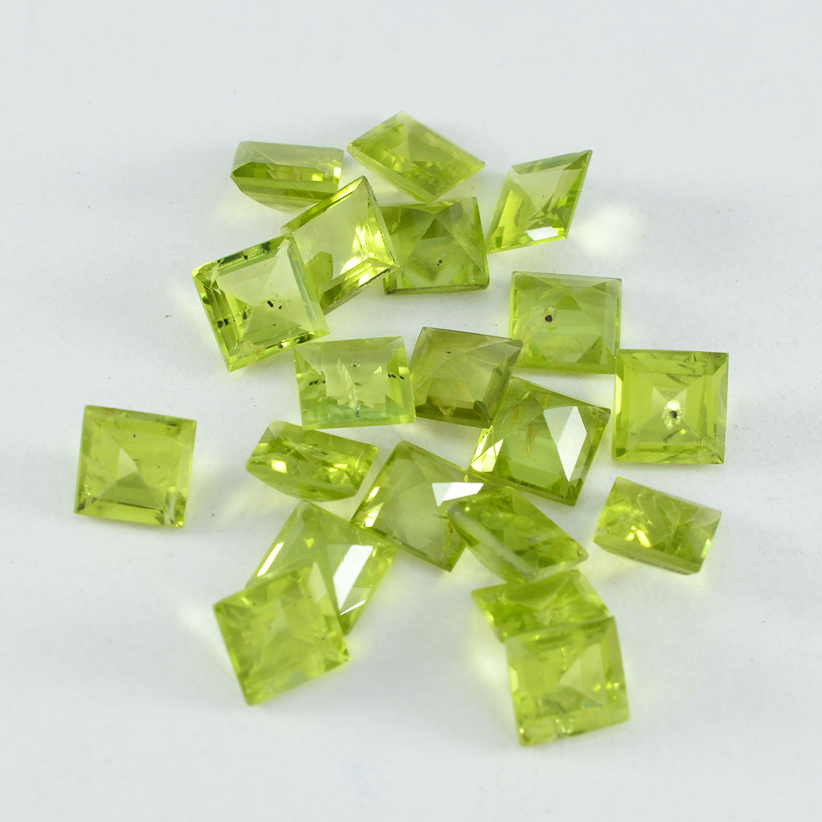riyogems 1 st äkta grön peridot fasetterad 8x8 mm fyrkantig sten av häpnadsväckande kvalitet