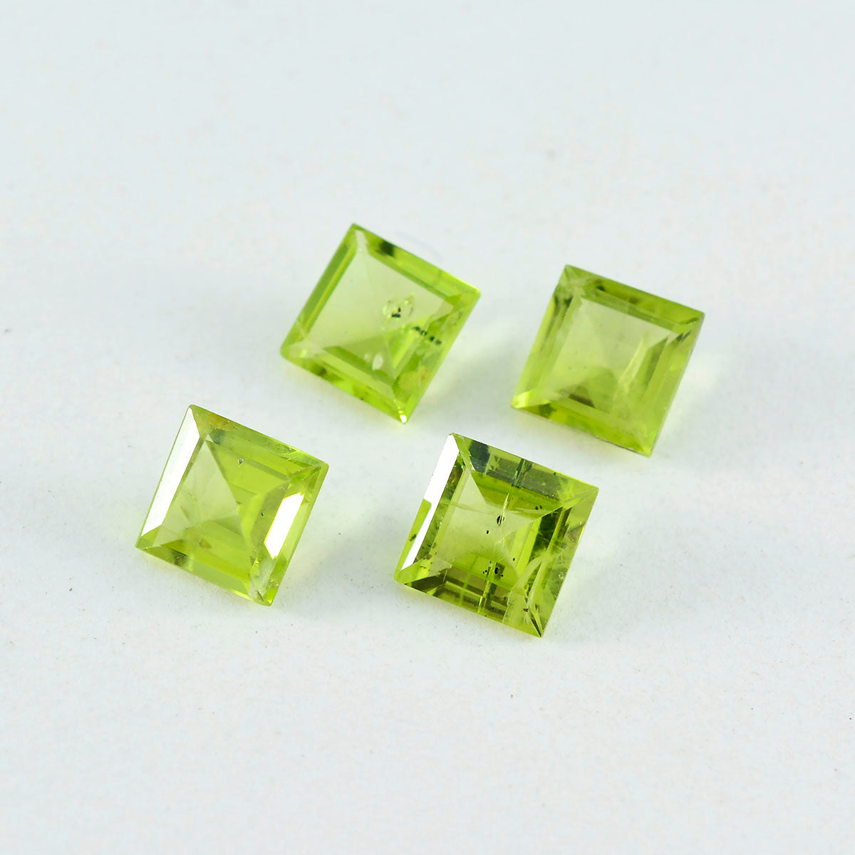 riyogems 1pc 本物のグリーン ペリドット ファセット 9x9 mm 正方形の美しい品質の宝石