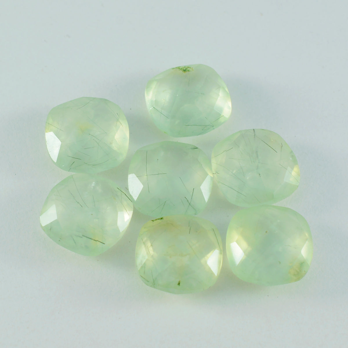 Riyogems 1 pièce de préhnite verte à facettes 9x9mm en forme de coussin, gemme ample de belle qualité