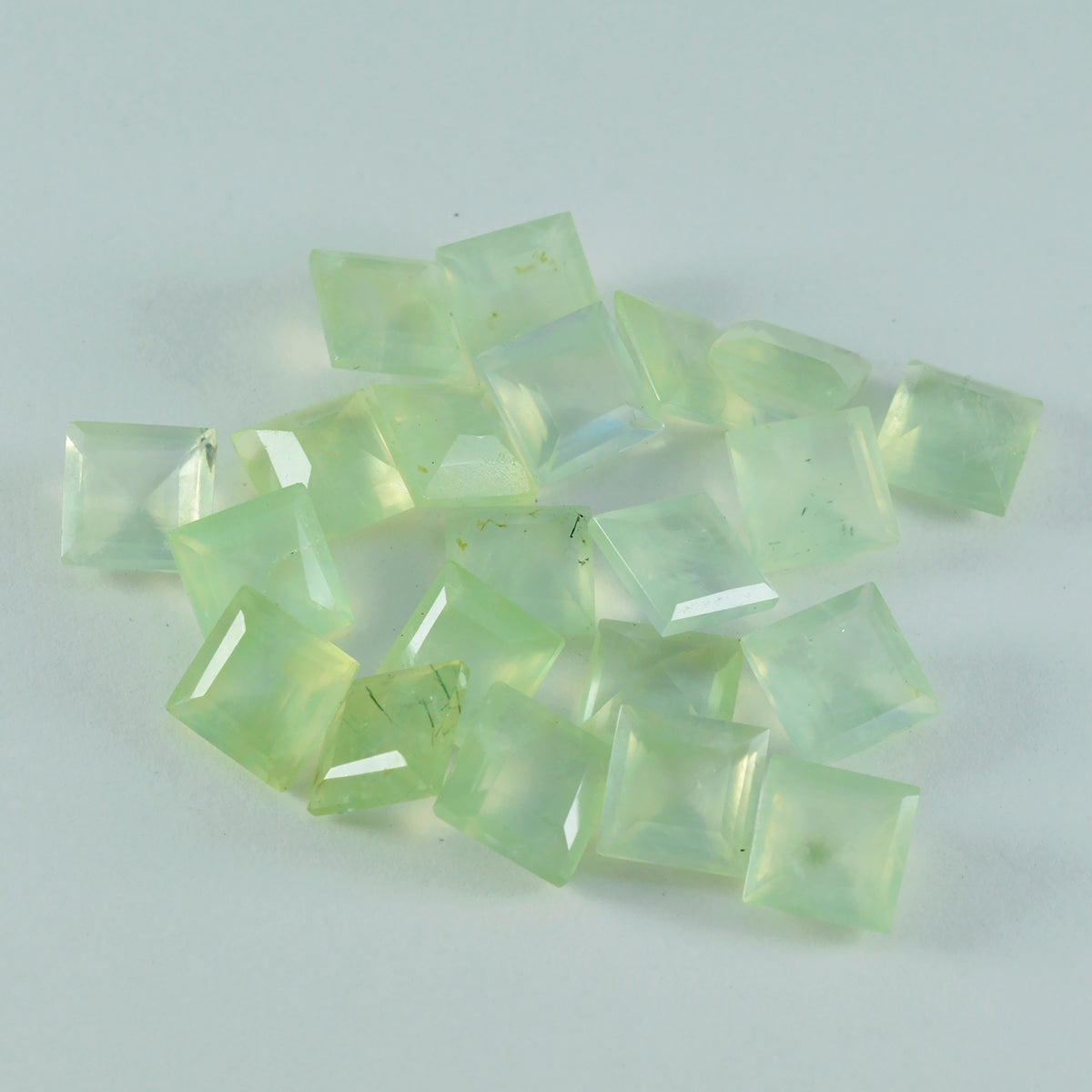 Riyogems, 1 pieza, prehnita verde facetada, 4x4mm, forma cuadrada, gema de calidad atractiva