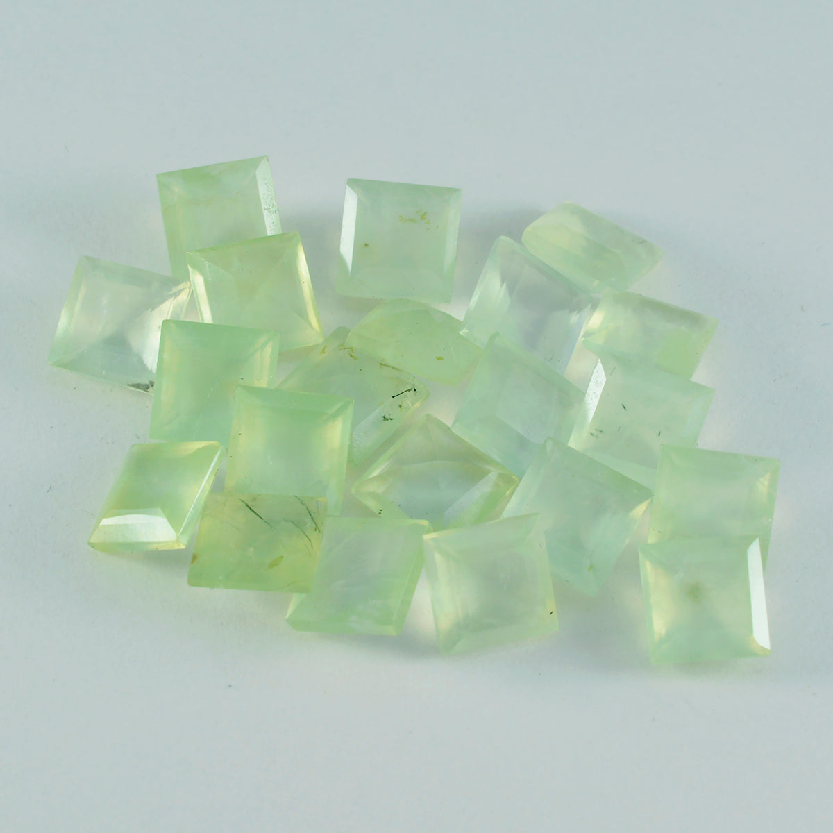 riyogems 1pc グリーン プレナイト ファセット 5x5 mm 正方形の形状のかなり品質の宝石