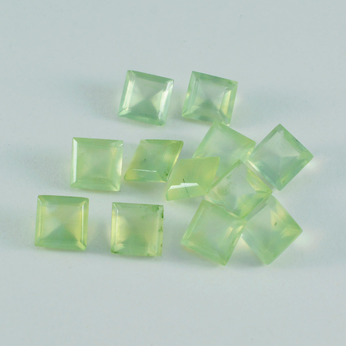 riyogems 1 st grön prehnit fasetterad 7x7 mm kvadratisk form snygg kvalitetsädelsten