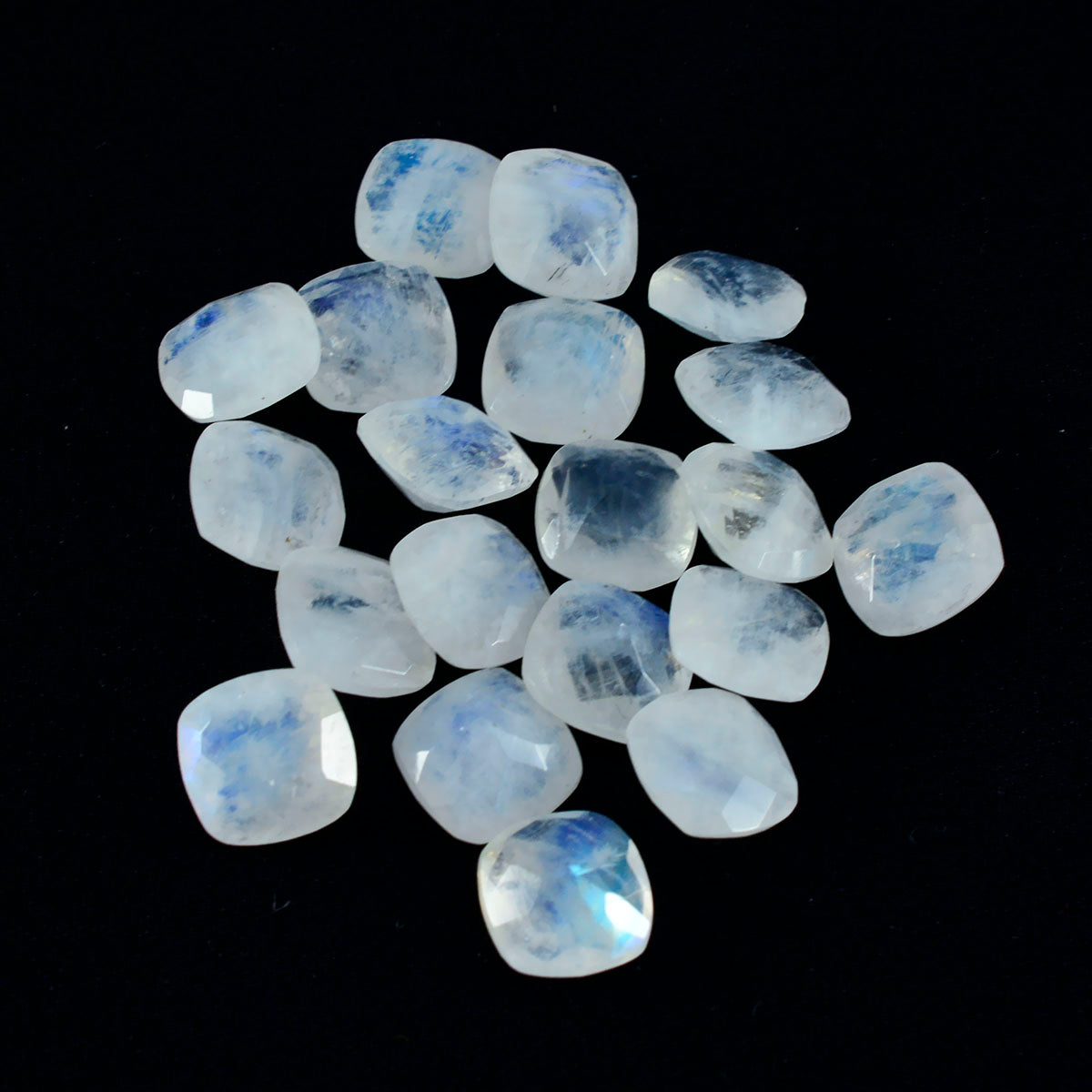 Riyogems 1pc pierre de lune arc-en-ciel blanche à facettes 4x4mm forme de coussin pierres précieuses d'excellente qualité