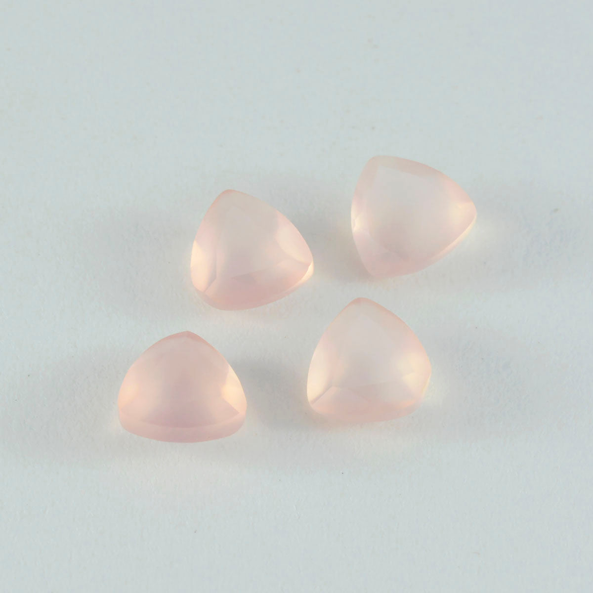 Riyogems 1pc quartz rose à facettes 14x14mm forme trillion belle qualité gemme en vrac