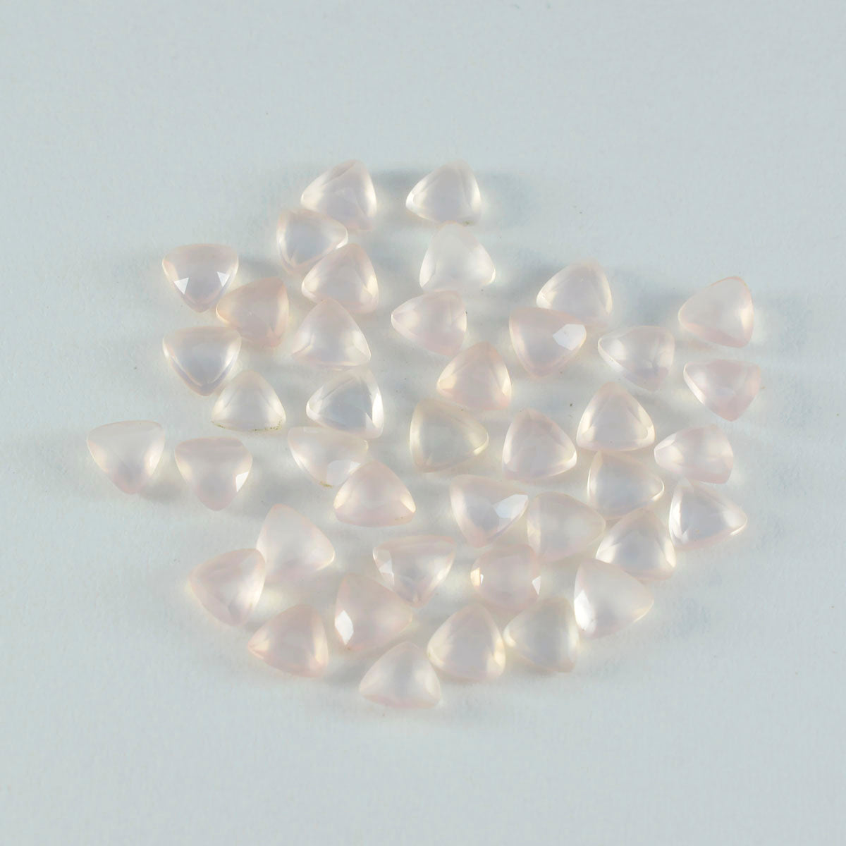 riyogems 1pc quartz rose à facettes 4x4 mm forme trillion pierre de qualité incroyable
