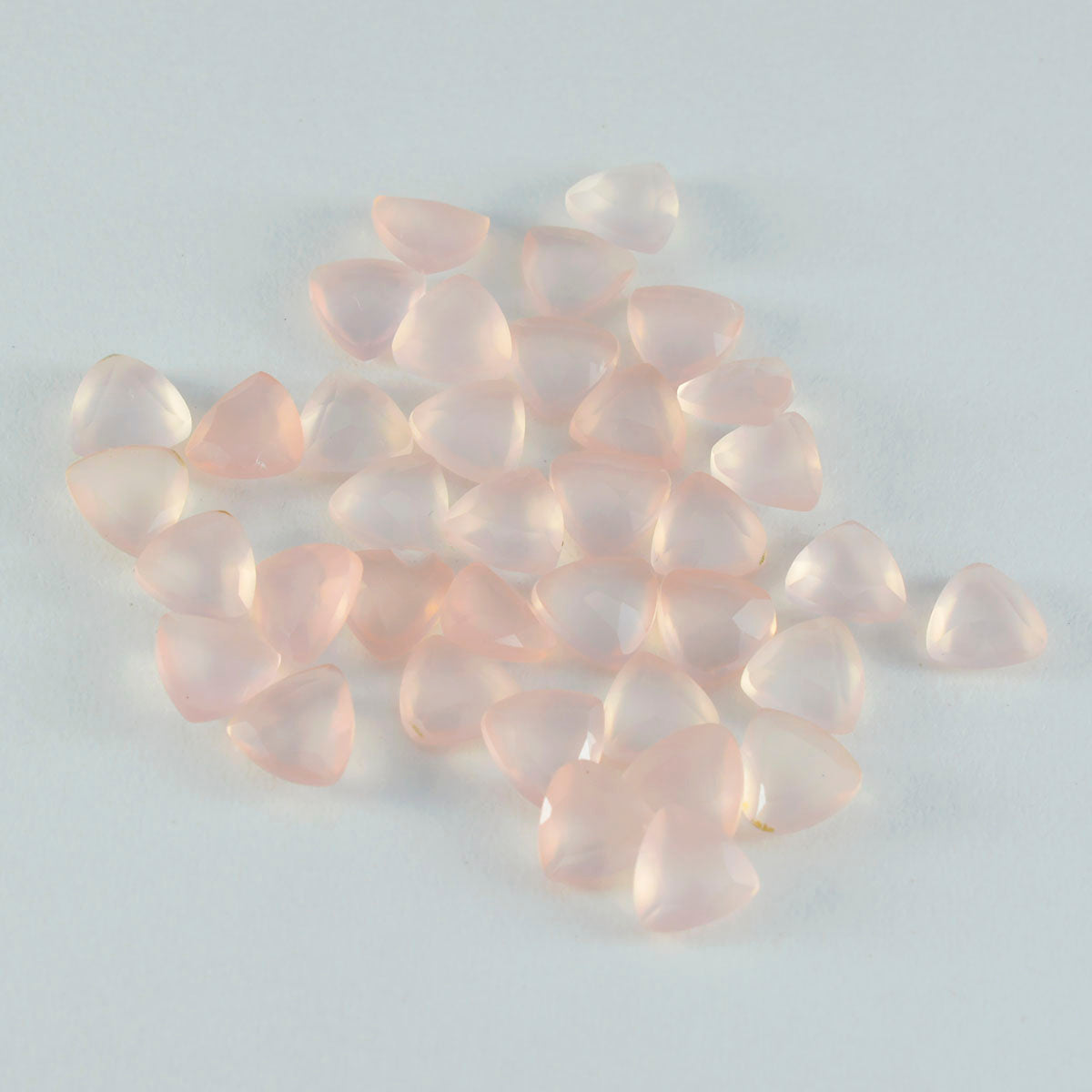 Riyogems 1pc quartz rose à facettes 6x6mm forme trillion une pierre précieuse en vrac de qualité