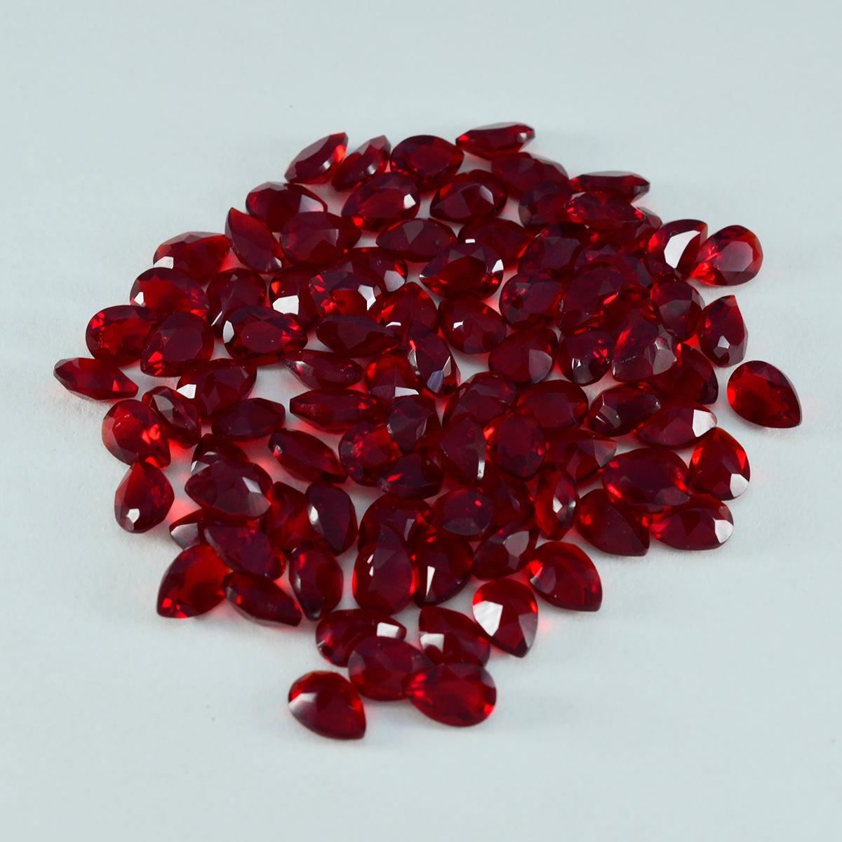 Riyogems 1pc rubis rouge cz facettes 3x5mm forme de poire gemme de qualité douce