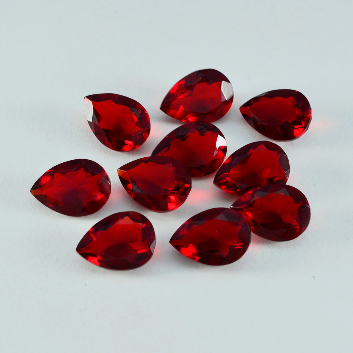 Riyogems 1 Stück roter Rubin mit CZ, facettiert, 6 x 9 mm, Birnenform, Schönheits-Qualitätsedelstein