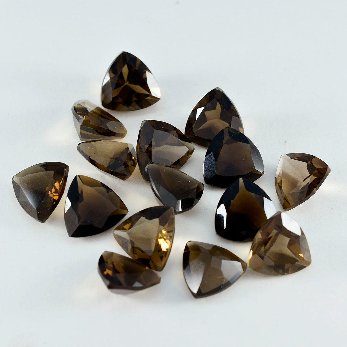 Riyogems 1pc véritable quartz fumé brun à facettes 6x6mm forme trillion a + gemme de qualité